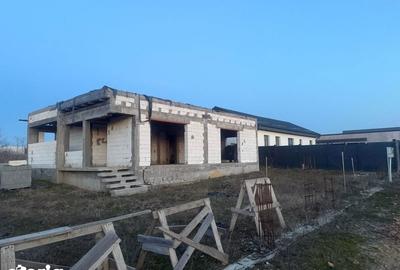 Casă cu 4 camere cu Teren 404 Mp în Malu Mare - 3