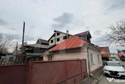 Casă cu 7 camere cu Teren 460 Mp în Central - 2