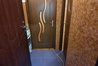 Inchiriez garsoniera zona umt 200 euro/luna - 1