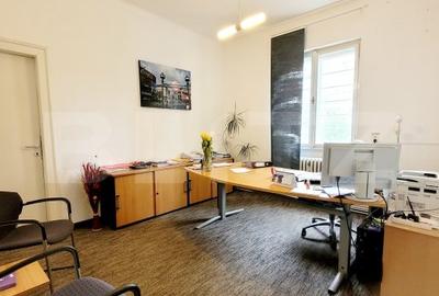 Apartament de vanzare cu 4 camere, 130 mp,  Ultracentral - 2