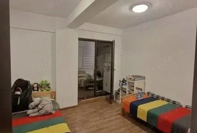 Apartament cu 4 camere în Km 4 - 10