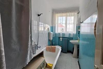 Apartament cu GRADINA SI ACOPERIS  MANSARDA DE VANZARE IN ONESTI ETJ 1 - 10