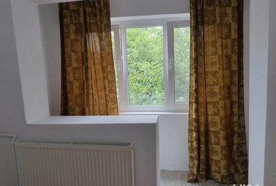 Inchiriez Apartam cu o camera Confort1 zona Complexului Studentesc Medicina Fabric, str.Lunei Etaj 1 - 4