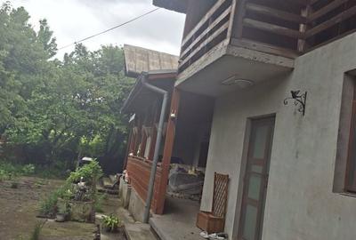 Casă cu 10 camere cu Teren 1200 Mp în Bucov