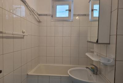 Apartament cu 2 camere semidecomandat, mobilat în Dristor