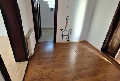 Faleza Nord, imobil P+1, 7 camere - 16