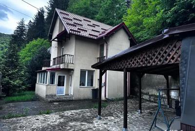 Casă cu 4 camere cu Teren 500 Mp în Sinaia - 2