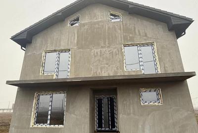 Casă cu Teren 500 Mp în Central - 1