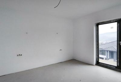 Casă cu 5 camere cu Teren 507 Mp în Corunca