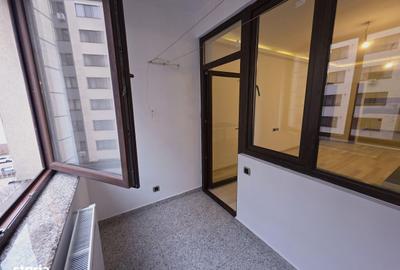 Apartament cu 3 camere decomandat în Tractorul - 3