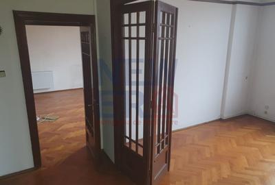 De vanzare apartament ultracentral spatios - Calea Calarasi