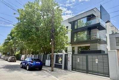 Unirii, apartament cu priveliste catre Sud-Vest, gata de mutat