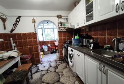 Apartament 3 camere, decomandat, bloc 1984, geam la baie