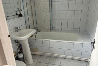 Apartament cu 3 camere decomandat, mobilat în Central - 1