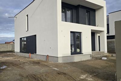 Casă cu 4 camere în Sânmartin - 10