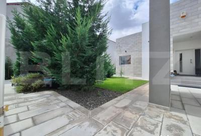 Casă cu 7 camere cu Teren 1150 Mp în Central