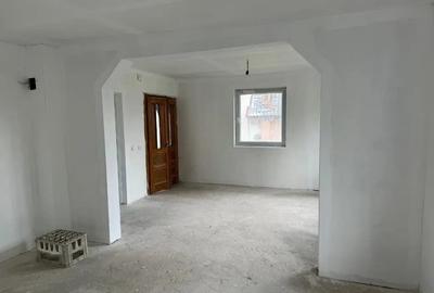 Casă cu 5 camere cu Teren 1600 Mp în Vad - 1