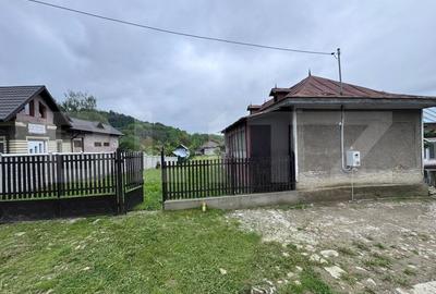 Casa Centrala in Comuna Bezdead