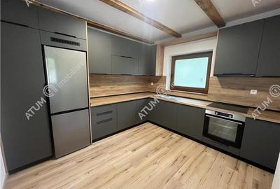 Cabana cu 7 camere 7 bai si teren 1000 mp in Avrig zona Mlaci - 14