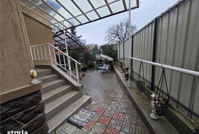 Casă cu 3 camere cu Teren 400 Mp în Central - 1