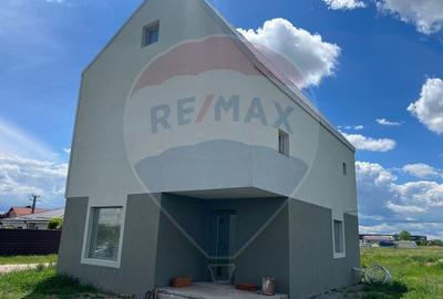 Casa / Vila cu 4 camere de vanzare - 1