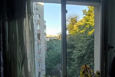 Gara de Nord,Metrou ,Grivita , Reabilitat,Decomandat,2 balcoane - 4