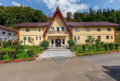 Hotel/Pensiune, de 4,110 mp, în Oituz - 4