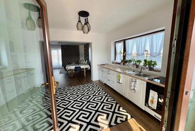 Casă cu 4 camere în Central - 2