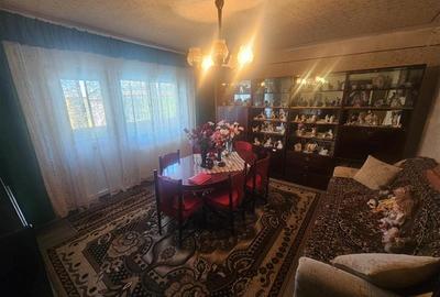 Apartament cu 4 camere decomandat, mobilat în Micro IV - 34