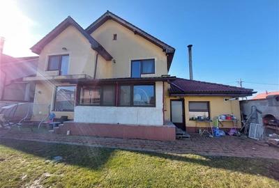 Casă individuală cu 5 camere în Livada