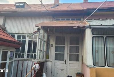 Casă cu 3 camere cu Teren 120 Mp în Central