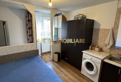 Garsonieră decomandată, mobilată în 1 Decembrie 1918 - 1