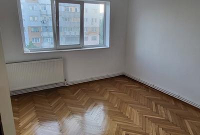 Apartament cu 2 camere semidecomandat în Micro 20 - 2