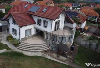 Casă cu 4 camere cu Teren 3300 Mp în Debarcader - 1
