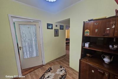 Apartament cu 2 camere decomandat în Tomești