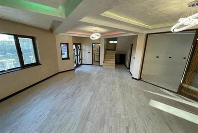 Casă individuală cu 7 camere cu Canalizare în Central - 3