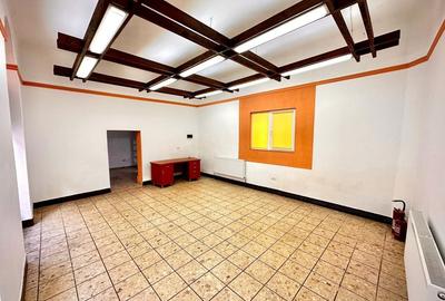 Oportunitate comerciala! Spatiu comercial situat in inima orasului,85mp-3 camere - 1