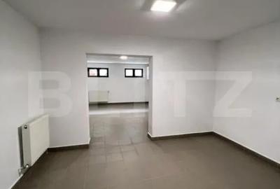 Spațiu comercial, de 280 mp, în Central - 4
