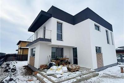 Casă individuală cu 4 camere cu Canalizare în Cristian - 2