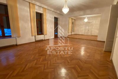 Apartament cu 4 camere decomandat în Central - 1