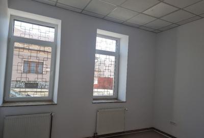 SP birou la casa central , lux 2 cam dep , baie , intr auto - 8