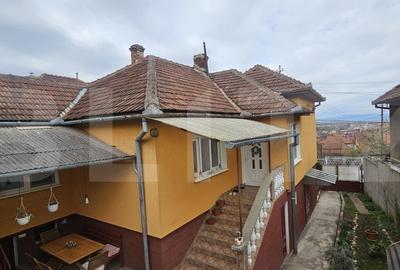 CASĂ CU VEDERE CĂTRE CASTELUL CORVINILOR - EXCLUSIVITATE BLITZ - COMISION 0% - 3