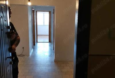 De vanzare apartament 3 camere decomandat, B-dul Dacia, Oradea - 3