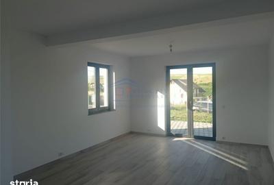 Casă cu 5 camere cu Canalizare în Moara - 1