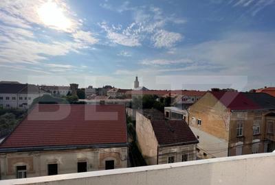 Apartament cu 3 camere semidecomandat în Central
