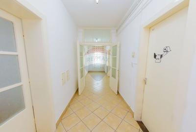 Parter de casa 133 mp de inchiriat in centrul orasului, str 9 Mai - 4