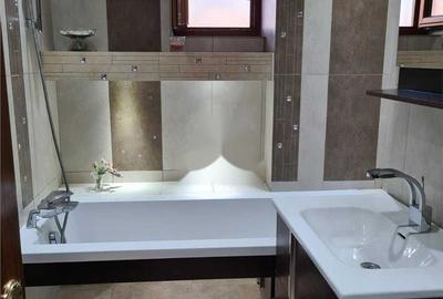 Apartament cu 3 camere decomandat în Podu Roș - 1