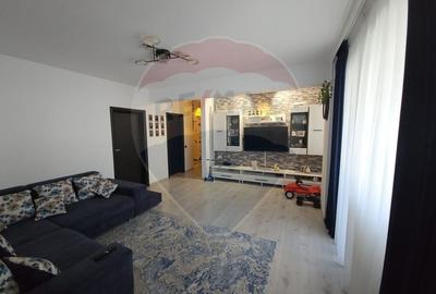 Vanzare apartament 3 camere - 2