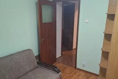 Apartament de 3 camere, decomandat, centrala proprie, balcon, zona 1 Decembrie - 4