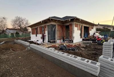 Casă cu 4 camere cu Teren 500 Mp în Păulești - 9